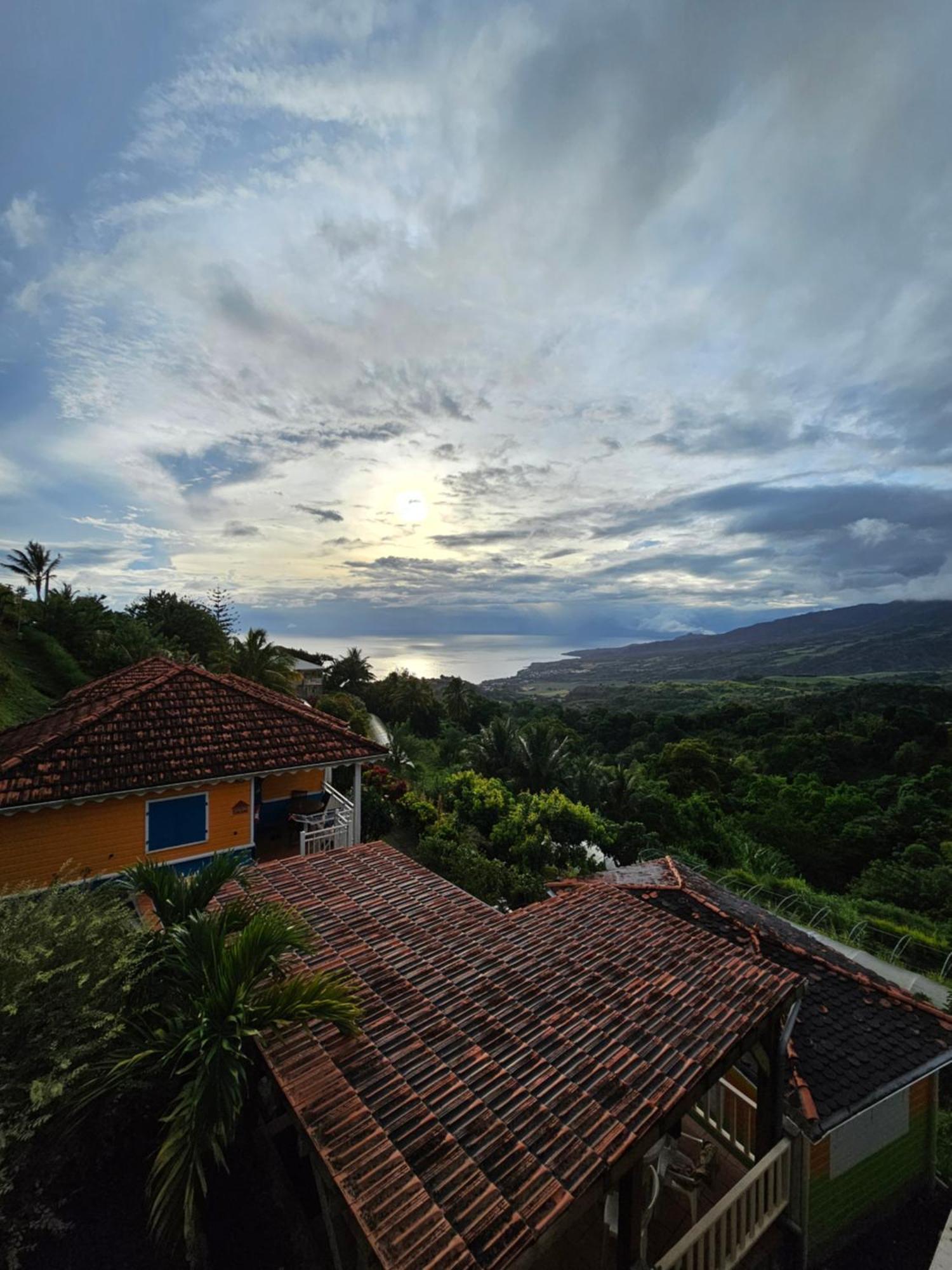 Villa Le Hameau Du Morne Des Cadets Fond-Saint-Denis Exterior foto